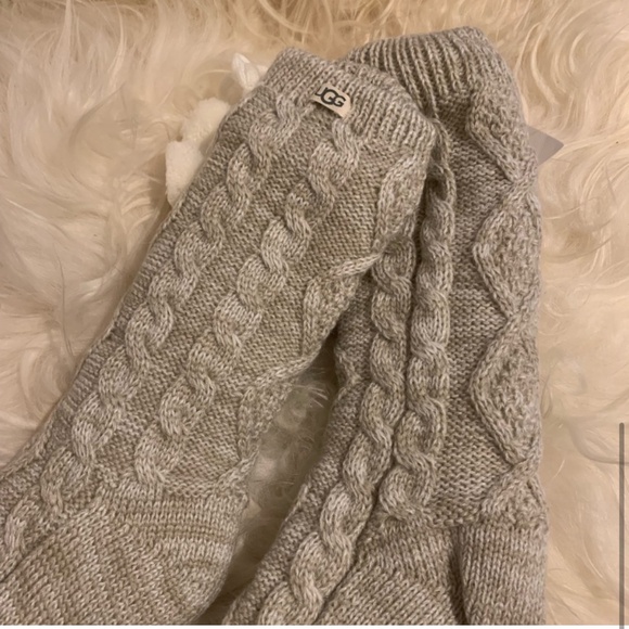 UGG NWT Fleece Lined Cable Knit Socks with Pom Pom - Picture 5 of 6